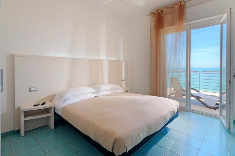 Il Conero Mare Aparthotel Numana Exterior photo